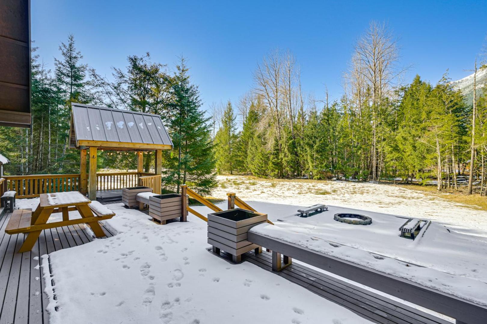 Foto 2: Mtn-View Packwood Cabin: Hot Tub, Deck & Fire Pit