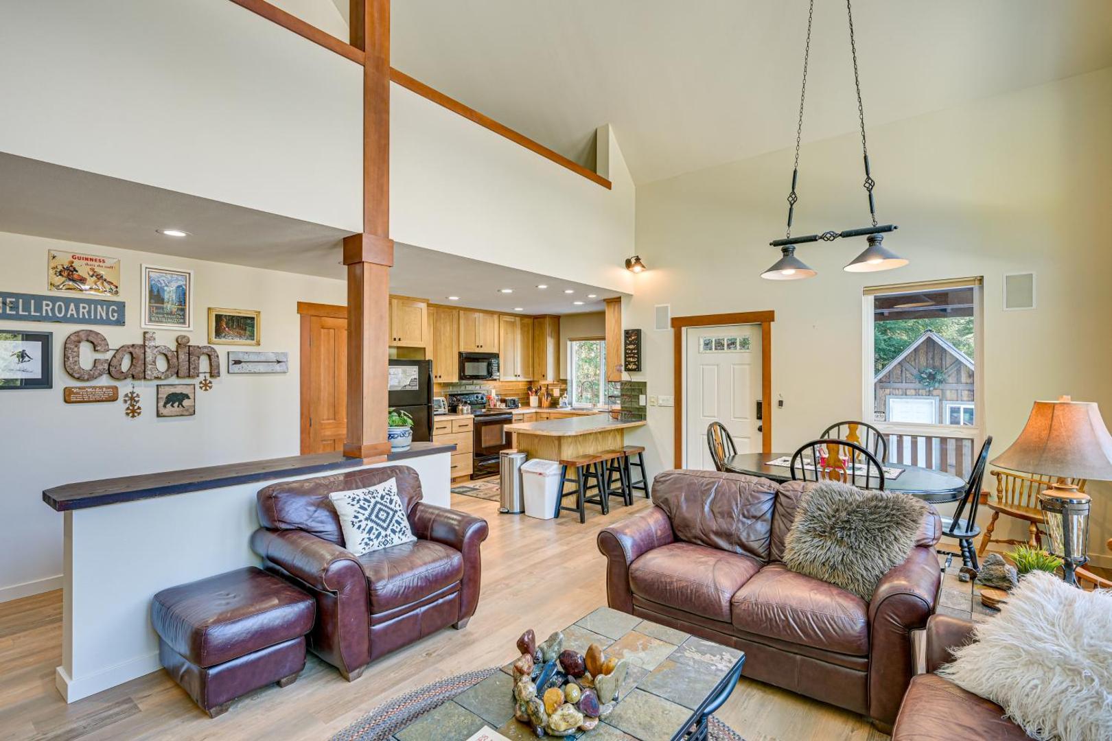 Foto 4: Mtn-View Packwood Cabin: Hot Tub, Deck & Fire Pit