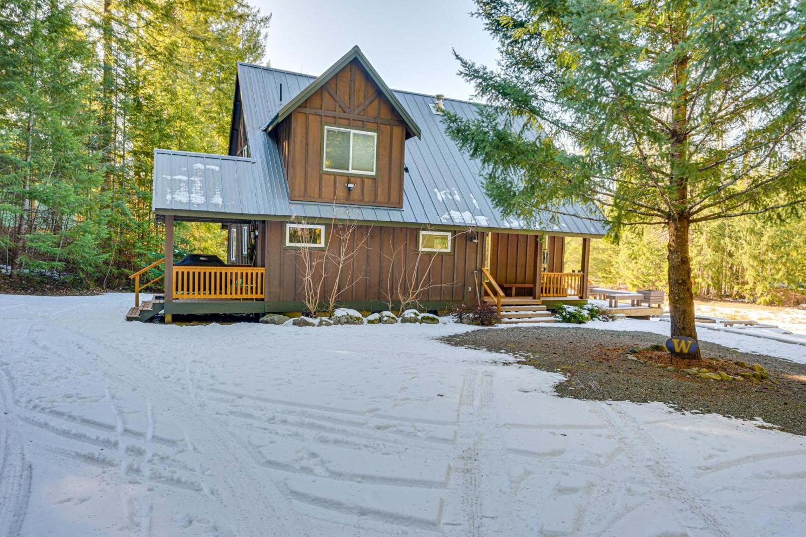 Foto 3: Mtn-View Packwood Cabin: Hot Tub, Deck & Fire Pit