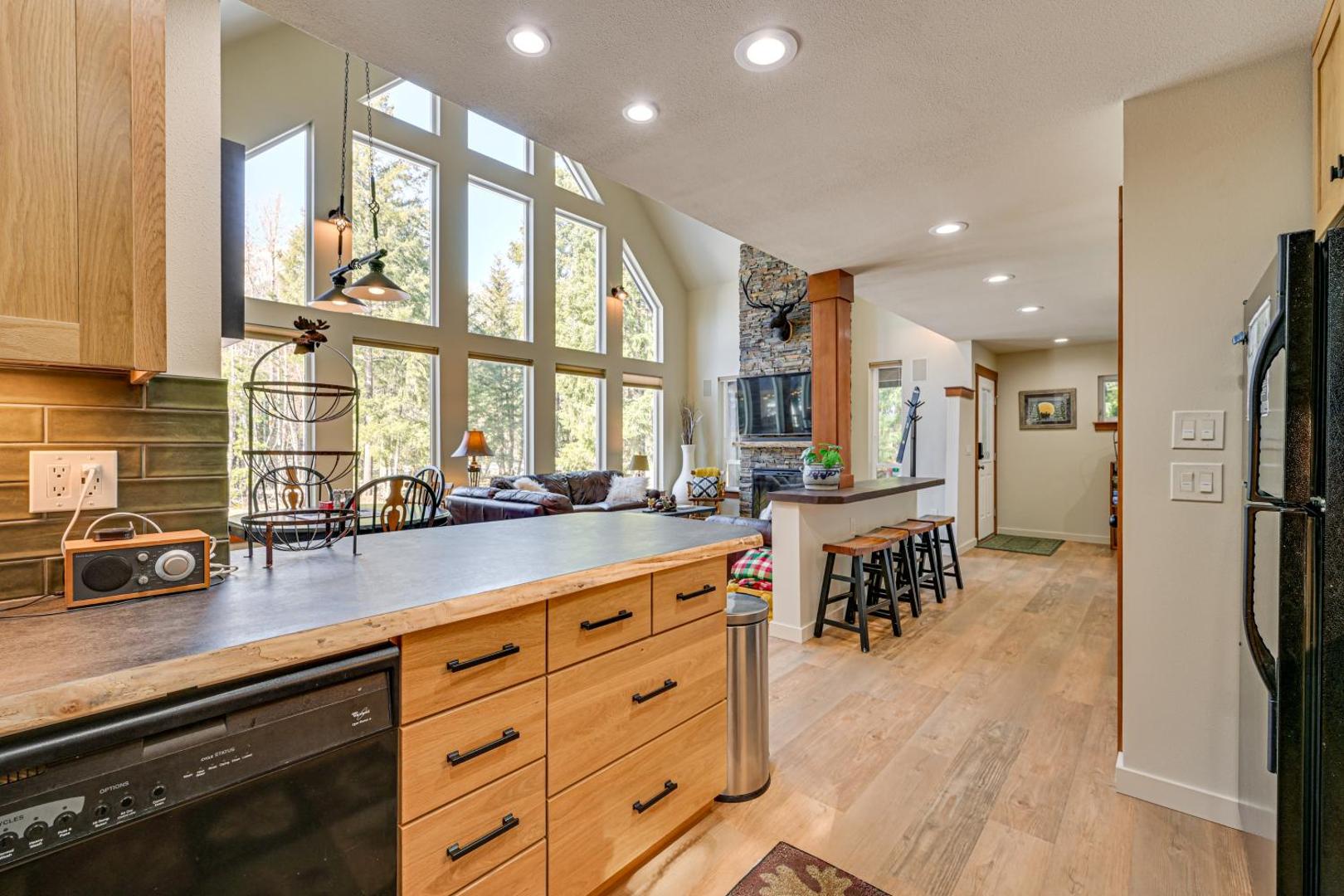 Foto 8: Mtn-View Packwood Cabin: Hot Tub, Deck & Fire Pit