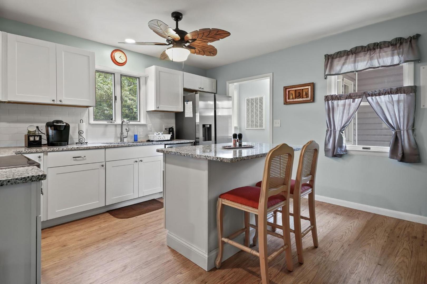 Photo 2 : Escape at Deep Hole Hideaway - Pet friendly duplex!