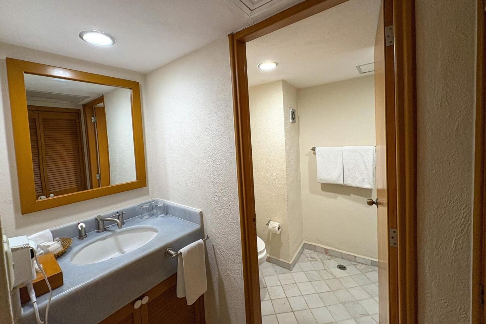 Foto 8: Condo with Beach and Pool Access!