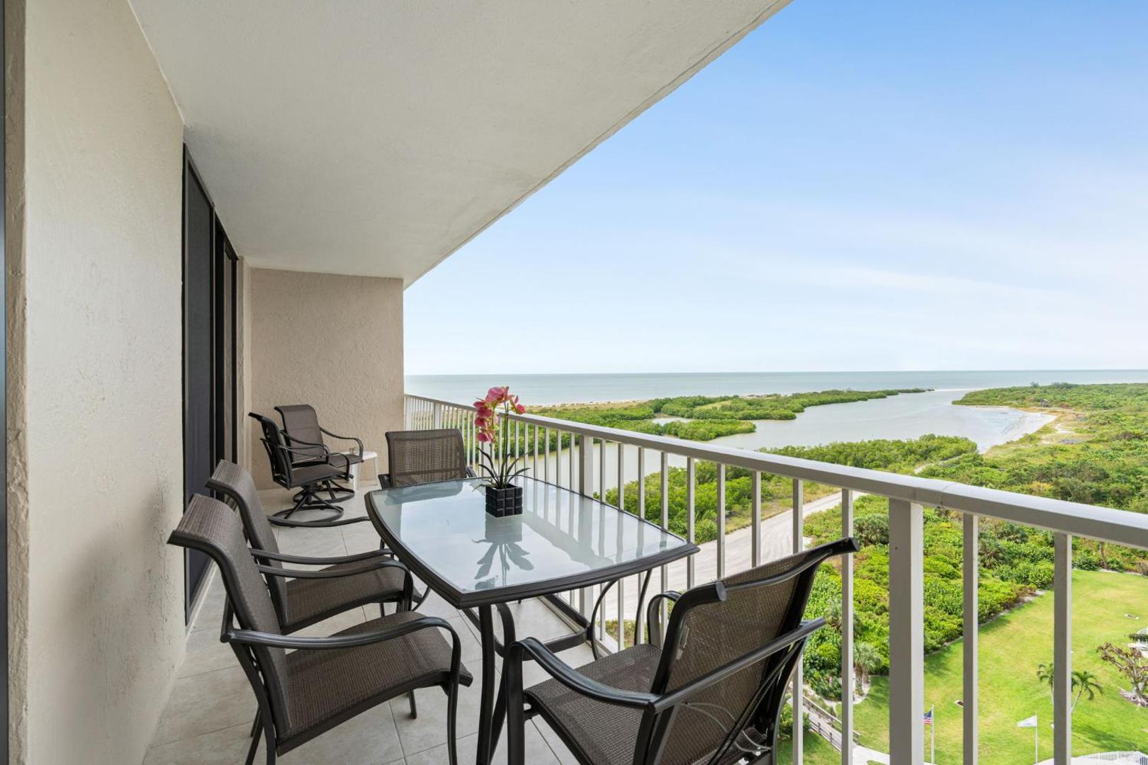 Foto 2: Sun, Sand, and Serenity I Beachfront on Marco Island
