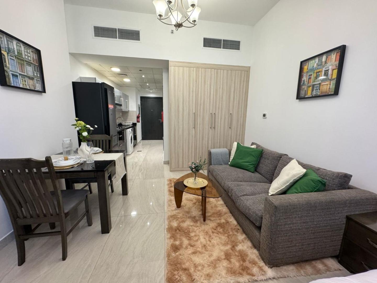 Chic Studio with Balcony a mins drive to Downtown photo 10