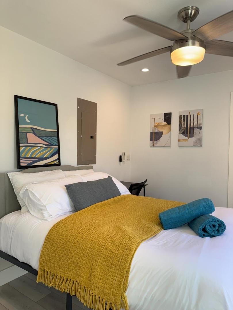 Фотография 10: Chic, Cozy & Comfort Modern Room