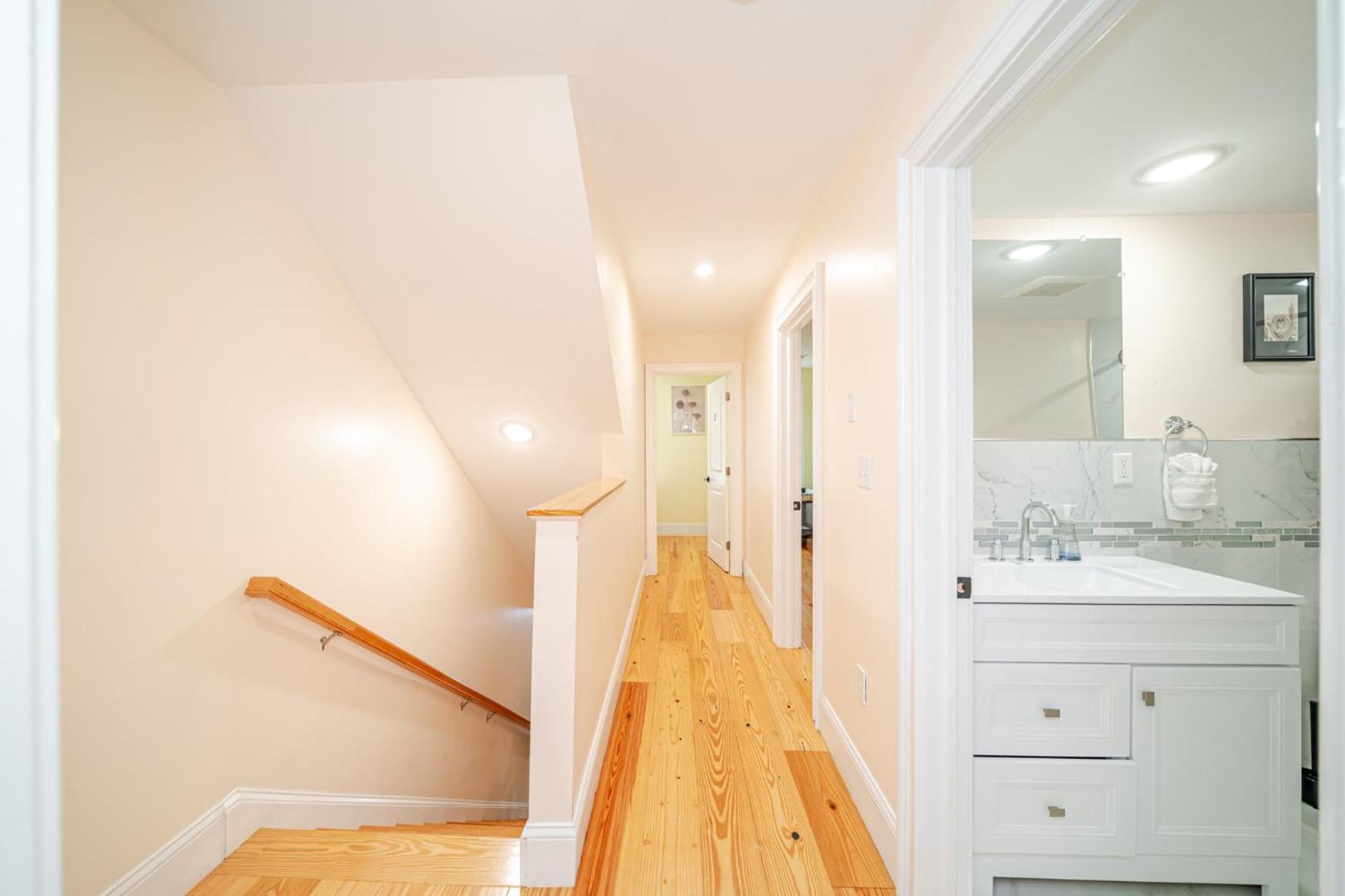 Zdjęcie 10: 39 - 3BR Quincy - Stunning Townhouse near Adams