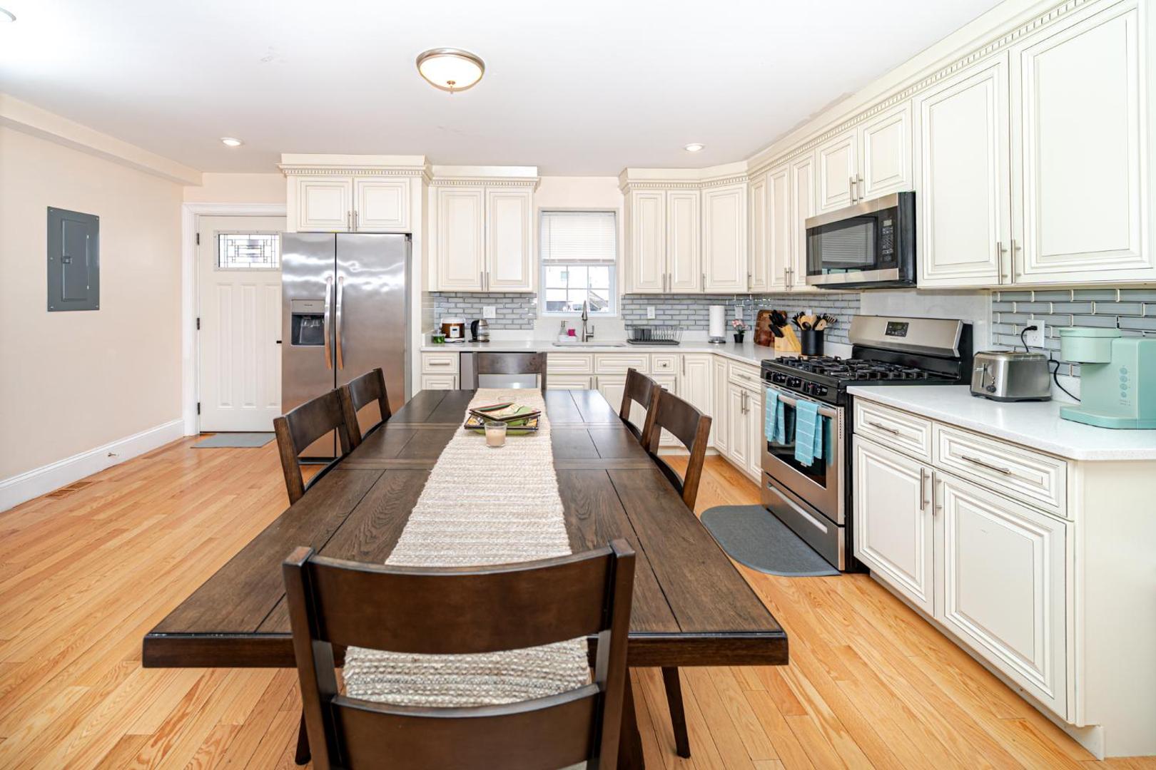 Zdjęcie 2: 39 - 3BR Quincy - Stunning Townhouse near Adams