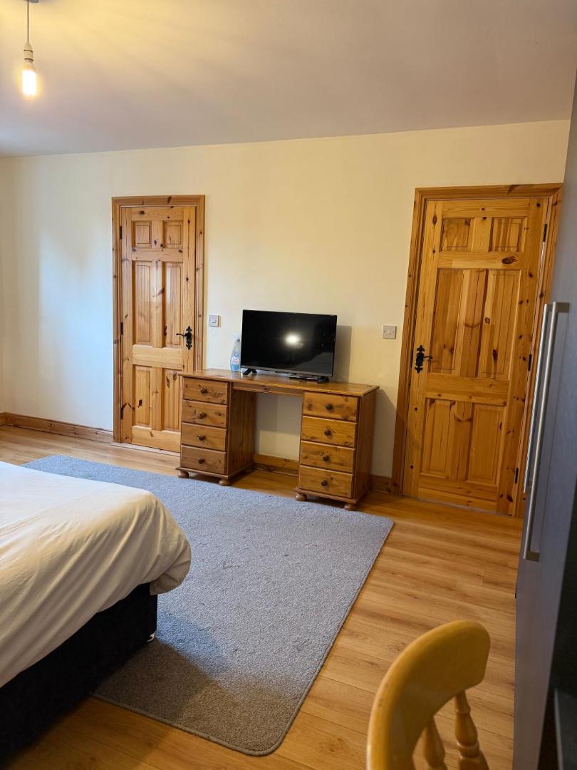 Foto 9: #3 - Spacious Ensuite Double Room with Sofa in Leitrim