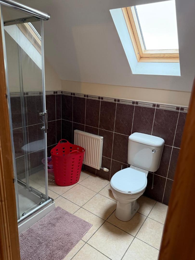 Foto 10: #3 - Spacious Ensuite Double Room with Sofa in Leitrim