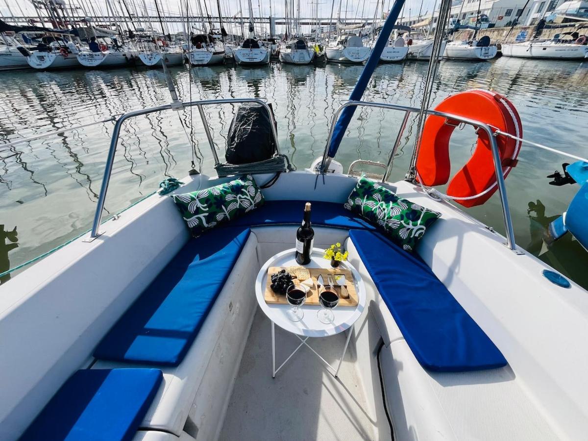 Foto 4: Bacus - Your Floating Hideaway in Lisbon