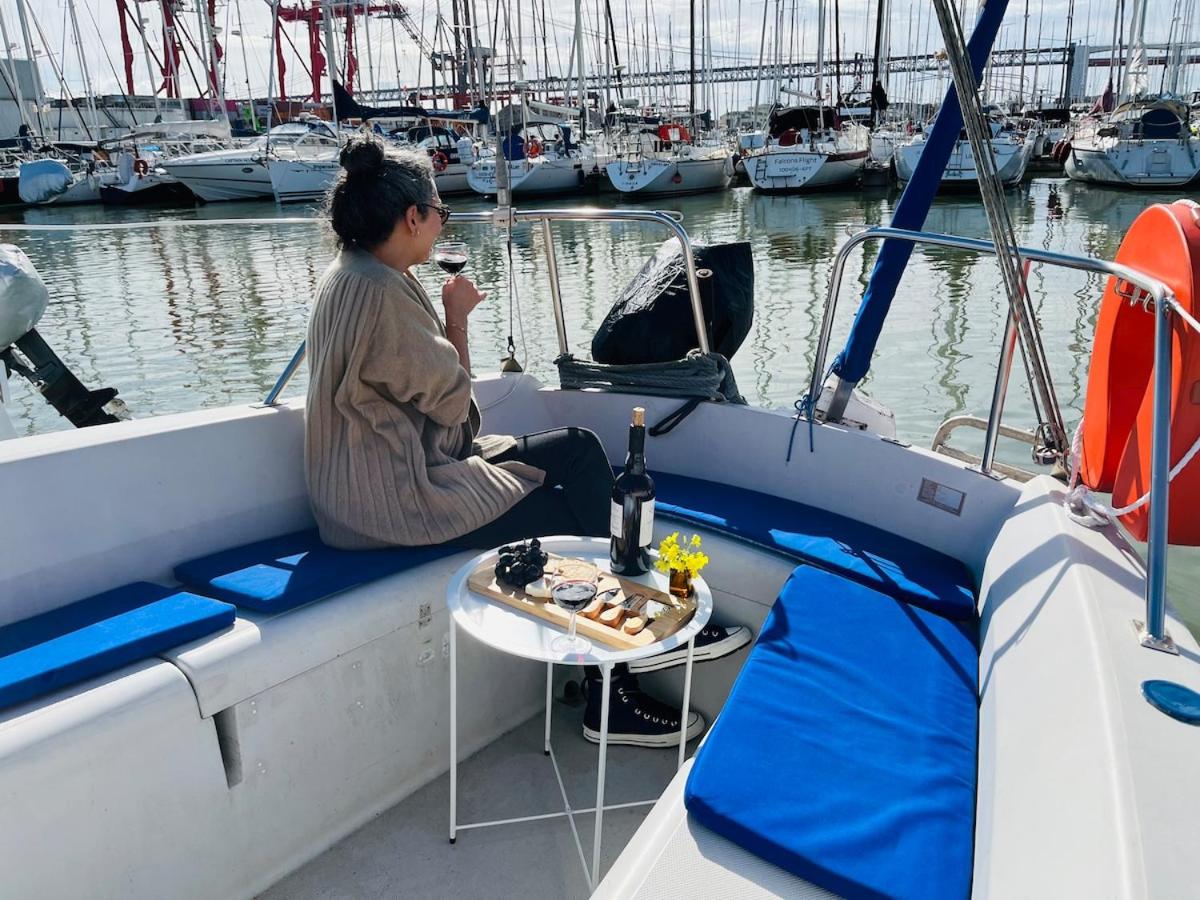 Foto 2: Bacus - Your Floating Hideaway in Lisbon