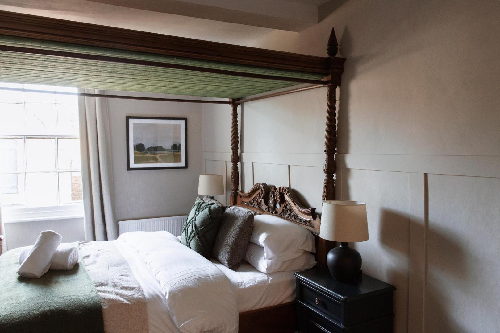 Billede 10: #2 - 4 Poster Bed at The Raven Aparthotel by PureStay