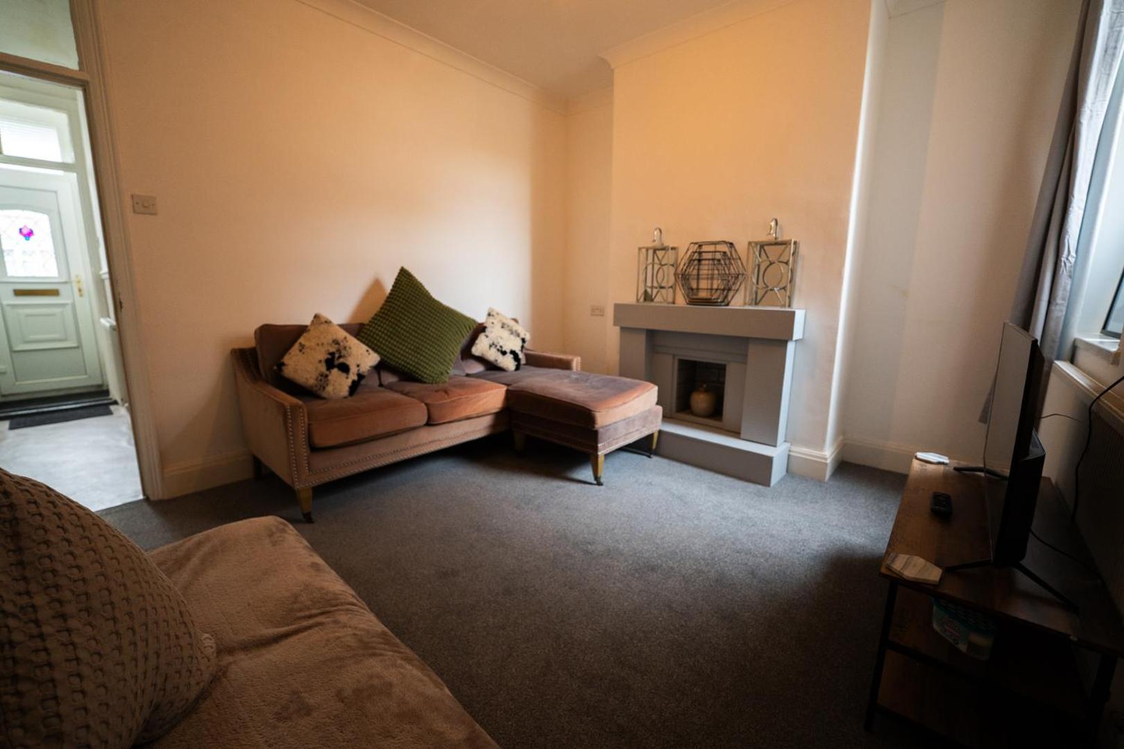 Φωτογραφία 7: Double Bed , Fast WiFi , Free Parking - 1 Bedroom in 4 Bedroom House PS4