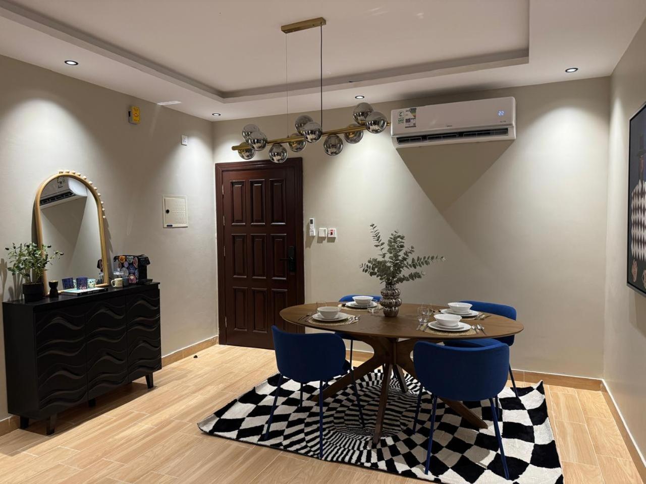 Billede 5: Condo on King Road in Al-Basateen
