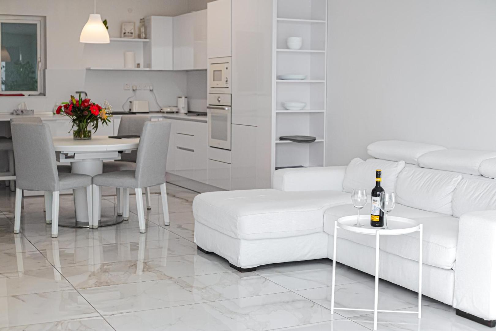 Fotografie 4: A52 - Apartment with Sea and Country Views