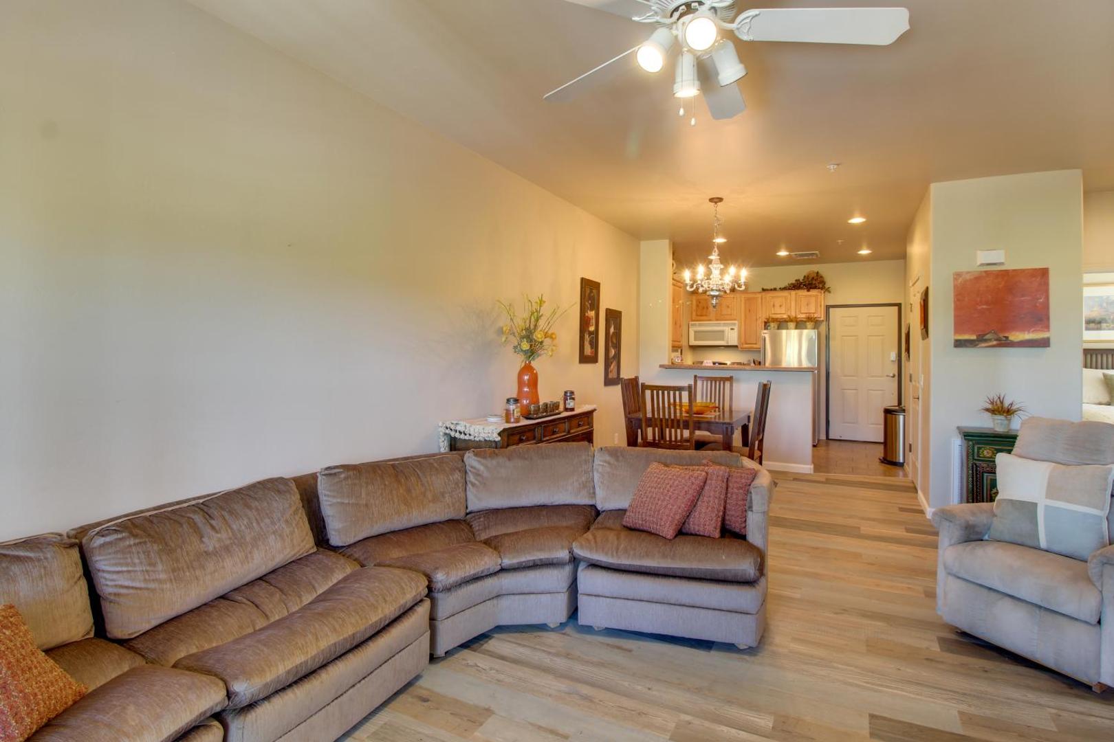 Foto 4: Overgaard Condo with Balcony, Near Hiking and Golfing
