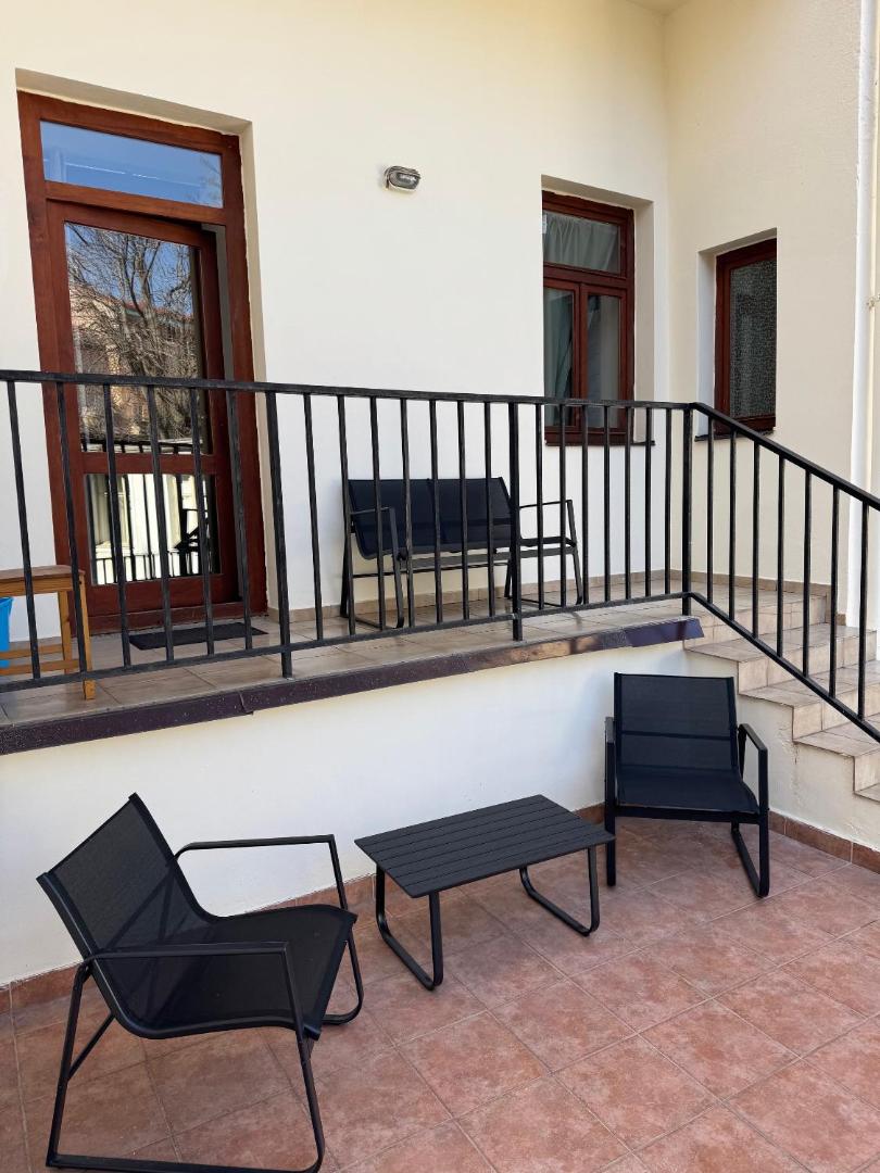 Zdjęcie 2: Studio - Sleeps 2 -Smoking on balcony - Pets -Wifi