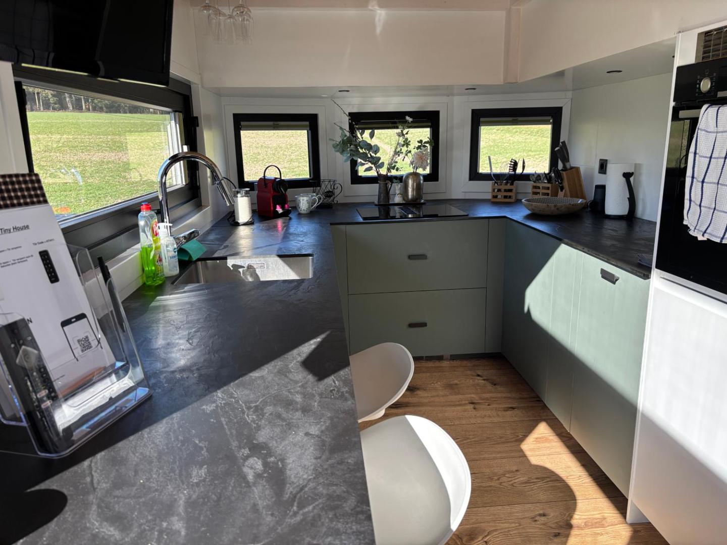 Foto 10: Tiny House mit Saunafass