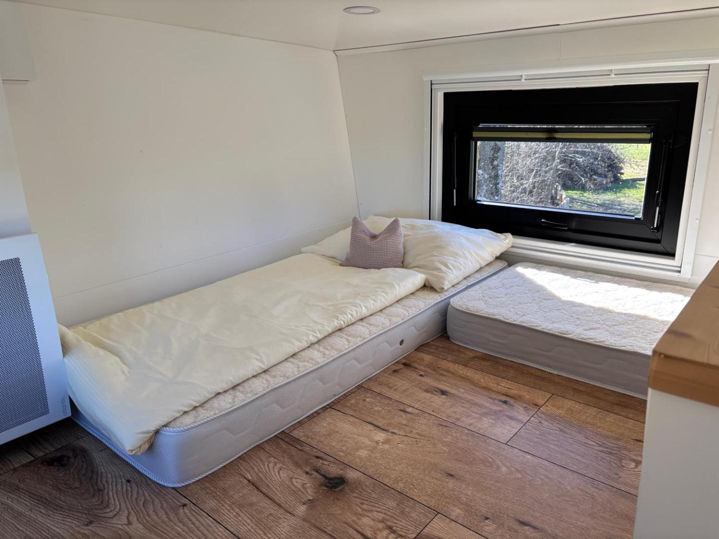 Foto 2: Tiny House mit Saunafass