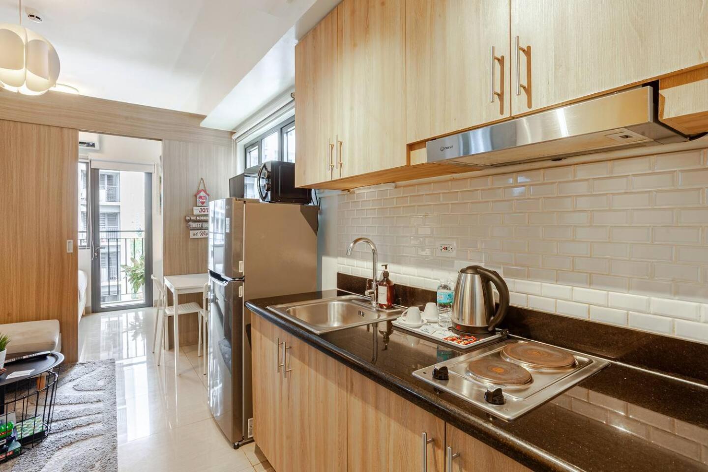 Kuva 6: ClaySky Staycation S2T1-Cozy & Homey 1BR Apartment near MOA facing Pool with Own Parking with Netflix, HBO Max YouTube Premium & up to 200mbps Wifi