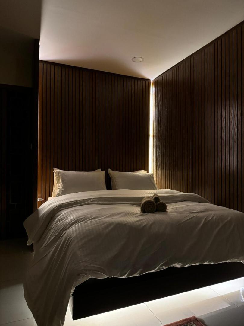 Φωτογραφία 2: Designer Studio with heating rooftop Pool restaurant & Self Check In