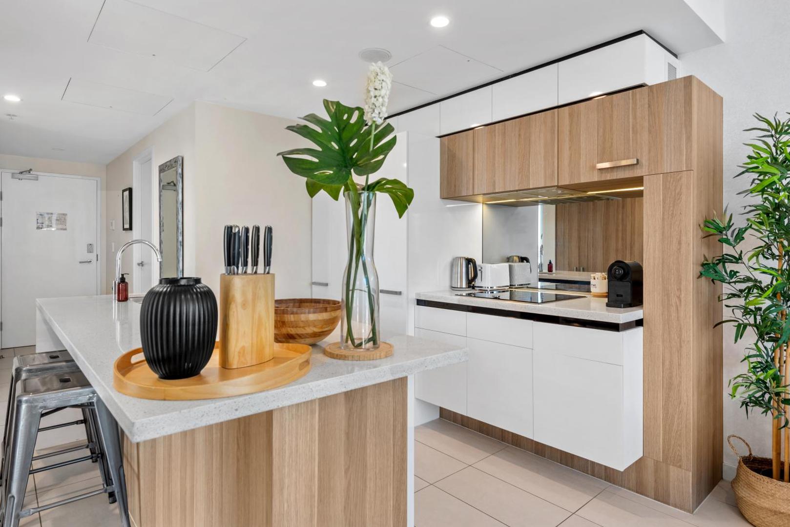 Φωτογραφία 9: Chic & Modern 2BR Apt with Rooftop Pool & Parking