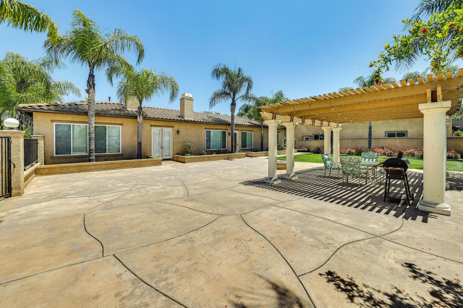 Kuva 3: Upscale Triplex with Pool Access in Riverside!