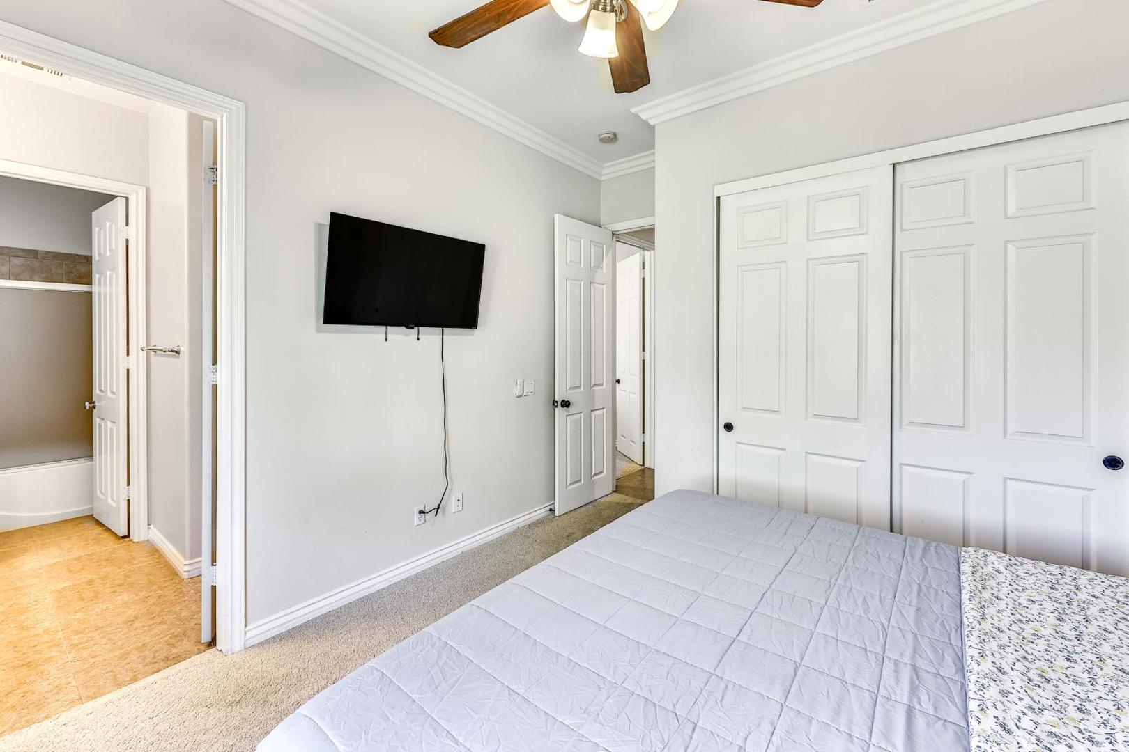 Kuva 10: Upscale Triplex with Pool Access in Riverside!