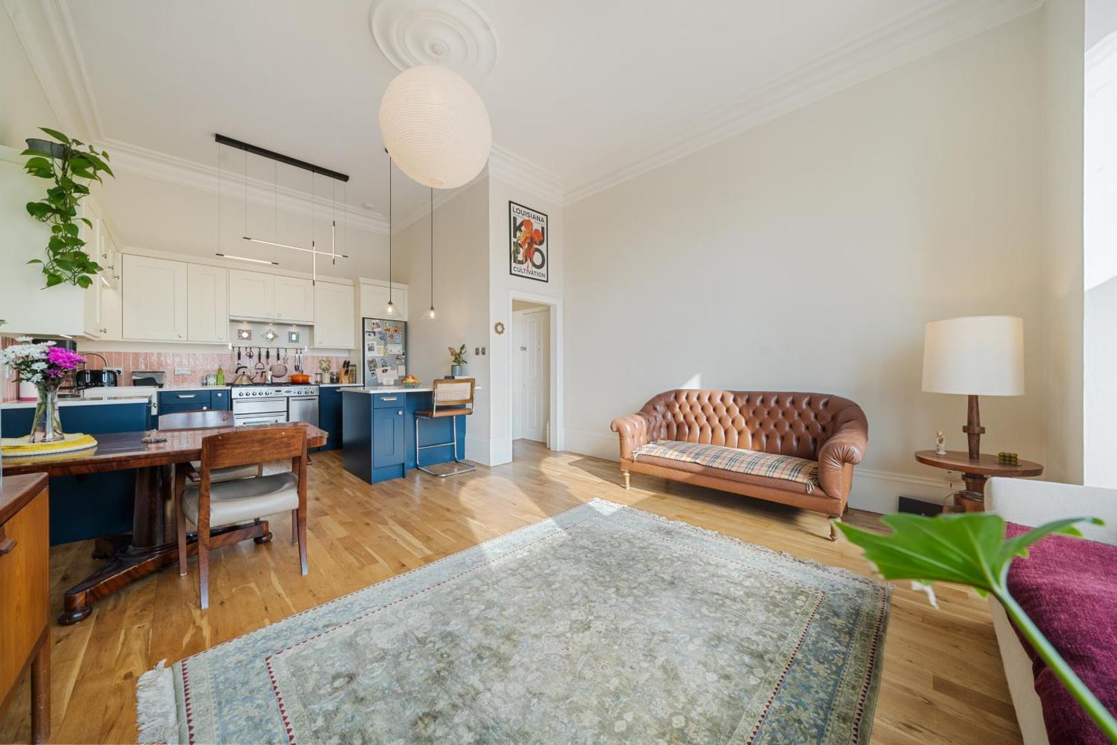 Spacious & Luxurious 2-Bedroom Edwardian Apartment photo 6