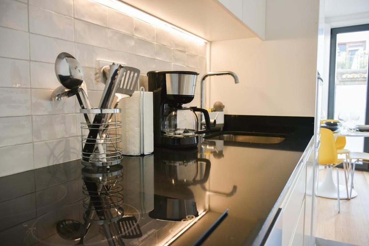Foto 4: Central with balcony - 9 min-walk to Trindade