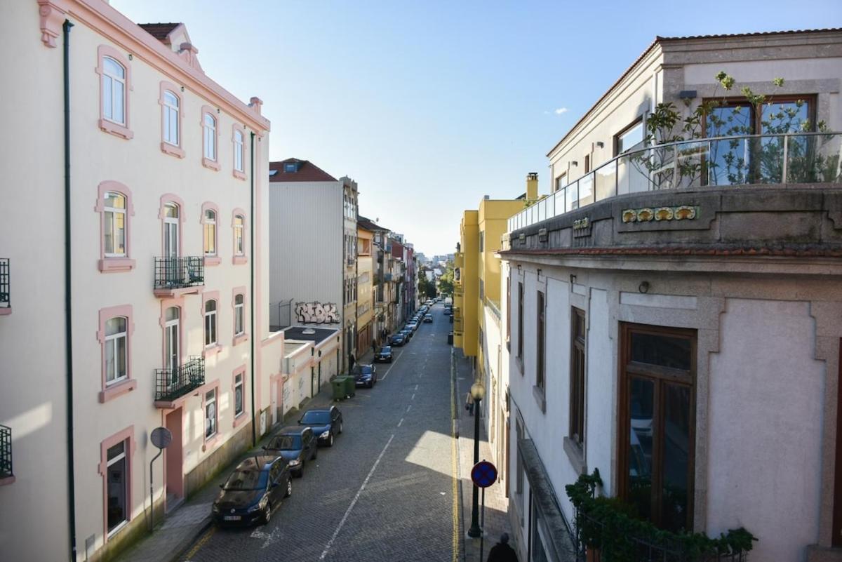 Foto 8: Central with balcony - 9 min-walk to Trindade