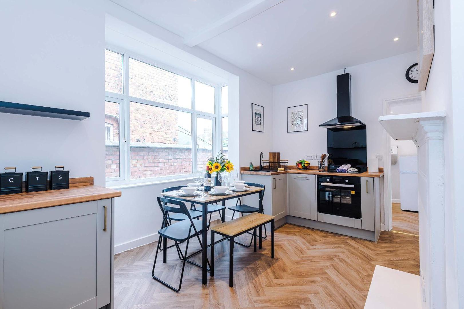 Zdjęcie 6: Spacious & Modern House in Crewe by 53 Degrees Property, Ideal for Long Term, Sleeps 8!