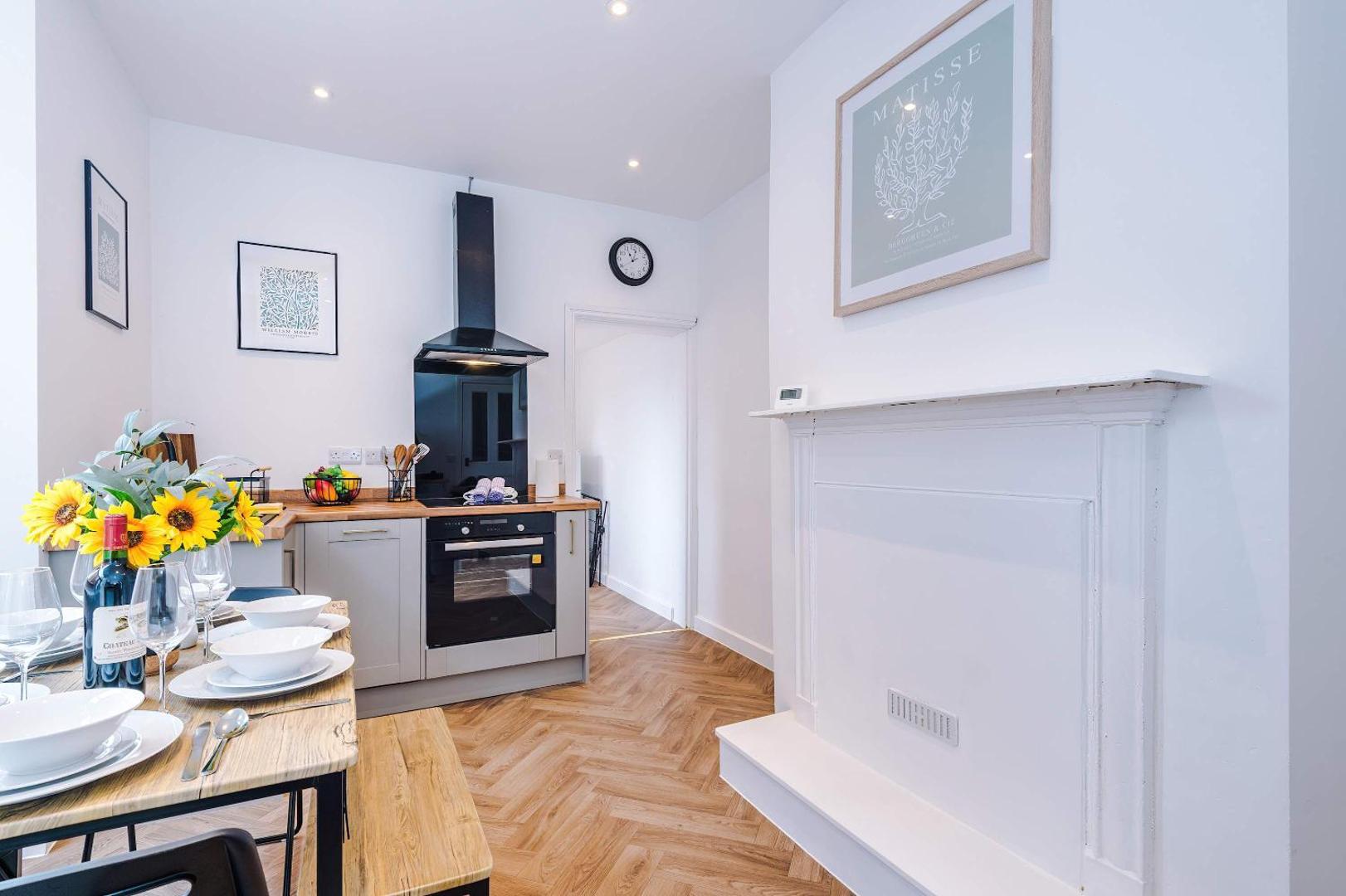 Zdjęcie 7: Spacious & Modern House in Crewe by 53 Degrees Property, Ideal for Long Term, Sleeps 8!