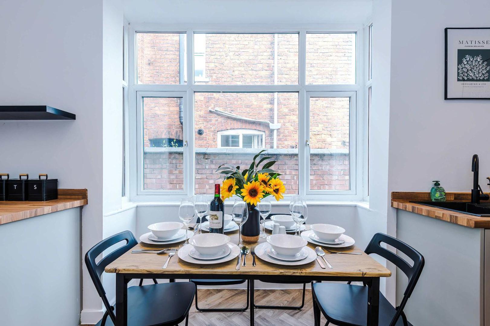 Zdjęcie 8: Spacious & Modern House in Crewe by 53 Degrees Property, Ideal for Long Term, Sleeps 8!