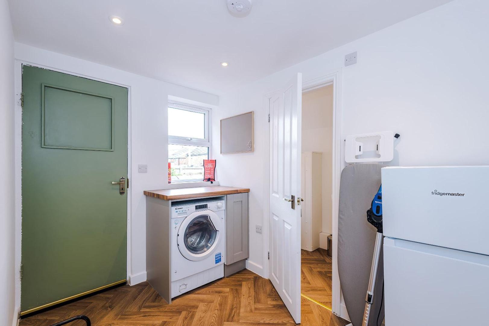Zdjęcie 10: Spacious & Modern House in Crewe by 53 Degrees Property, Ideal for Long Term, Sleeps 8!