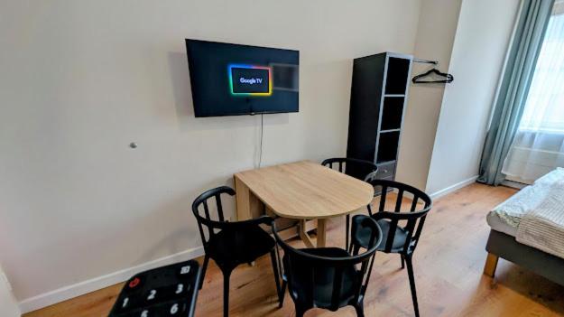 Фотография 3: Flat in Zizkov with free underground parking -501-
