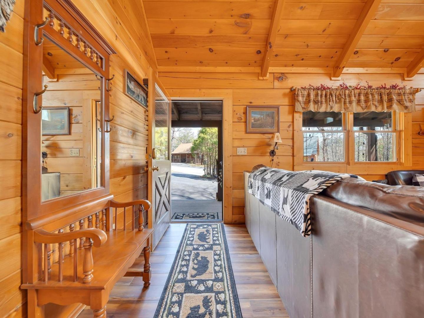 Фотография 5: ER107 - Smoky Mountain Charm - Great Location! Close To Town! cabin
