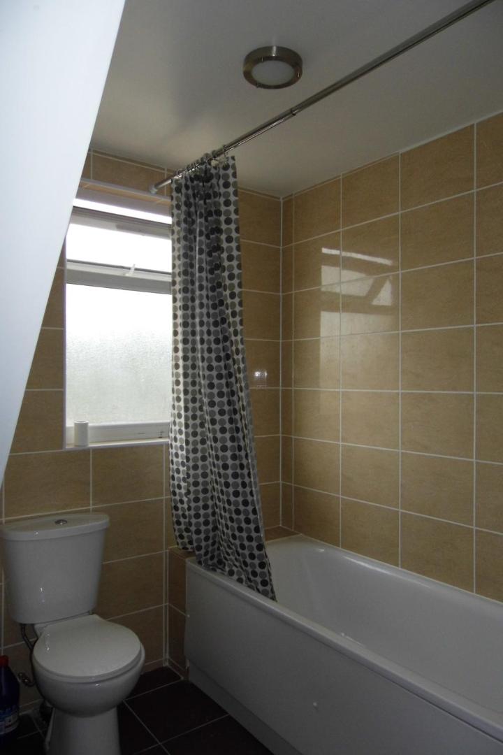 Foto 7: One Bed Flat in Isleworth near Syon Lane Station