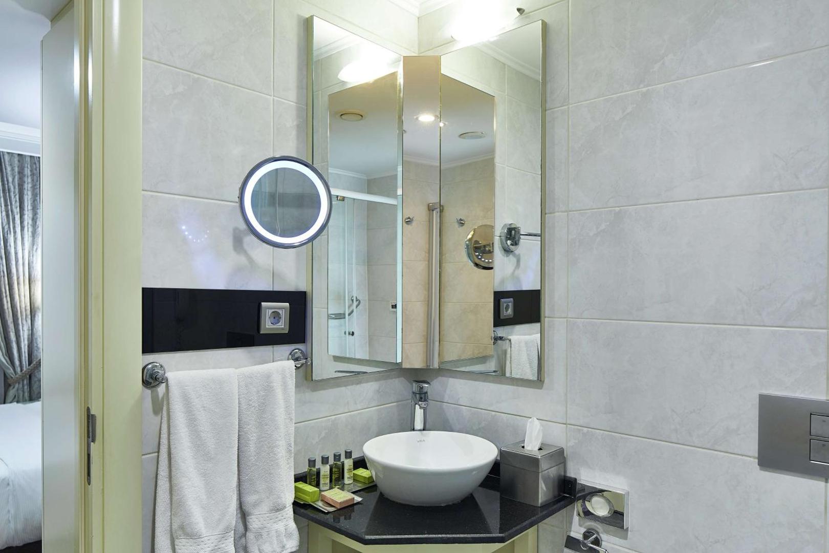 Bild 10: DoubleTree by Hilton Izmir - Alsancak