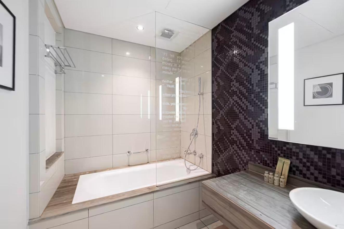 Фотография 2: FiveX - Skyline 2BR at Paramount