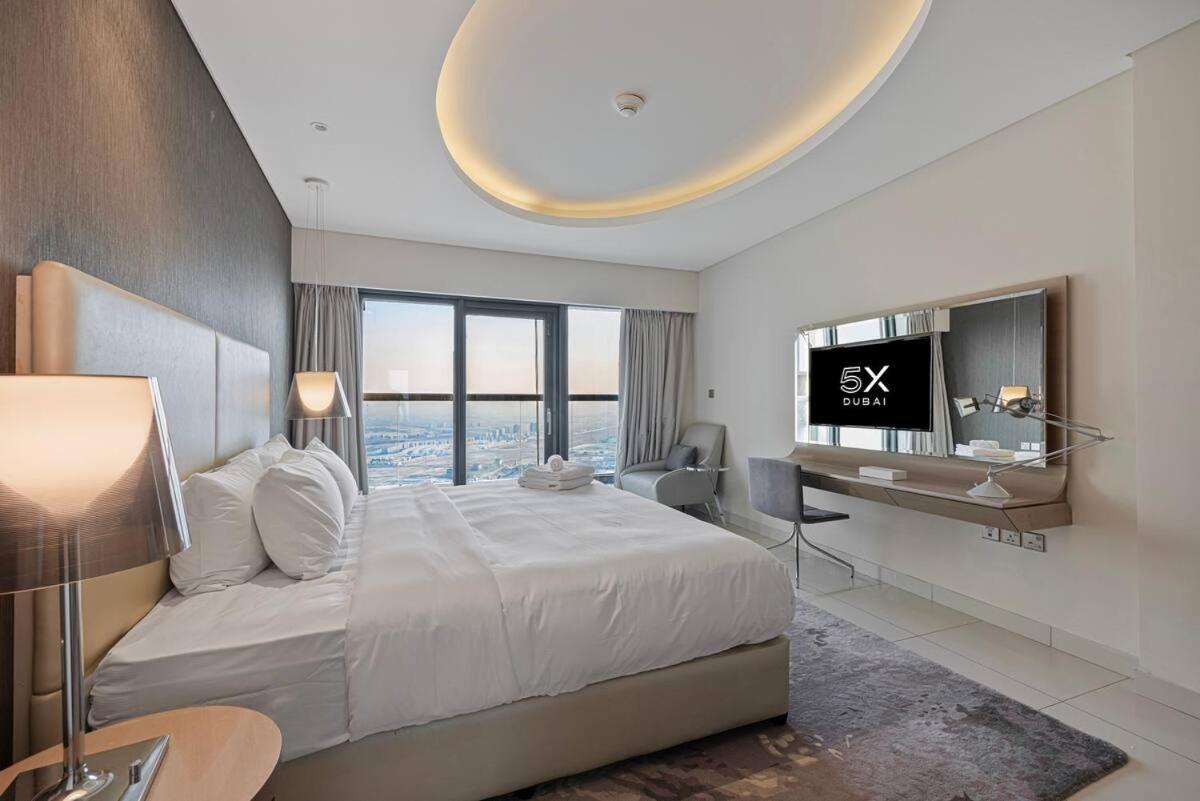 Фотография 8: FiveX - Skyline 2BR at Paramount