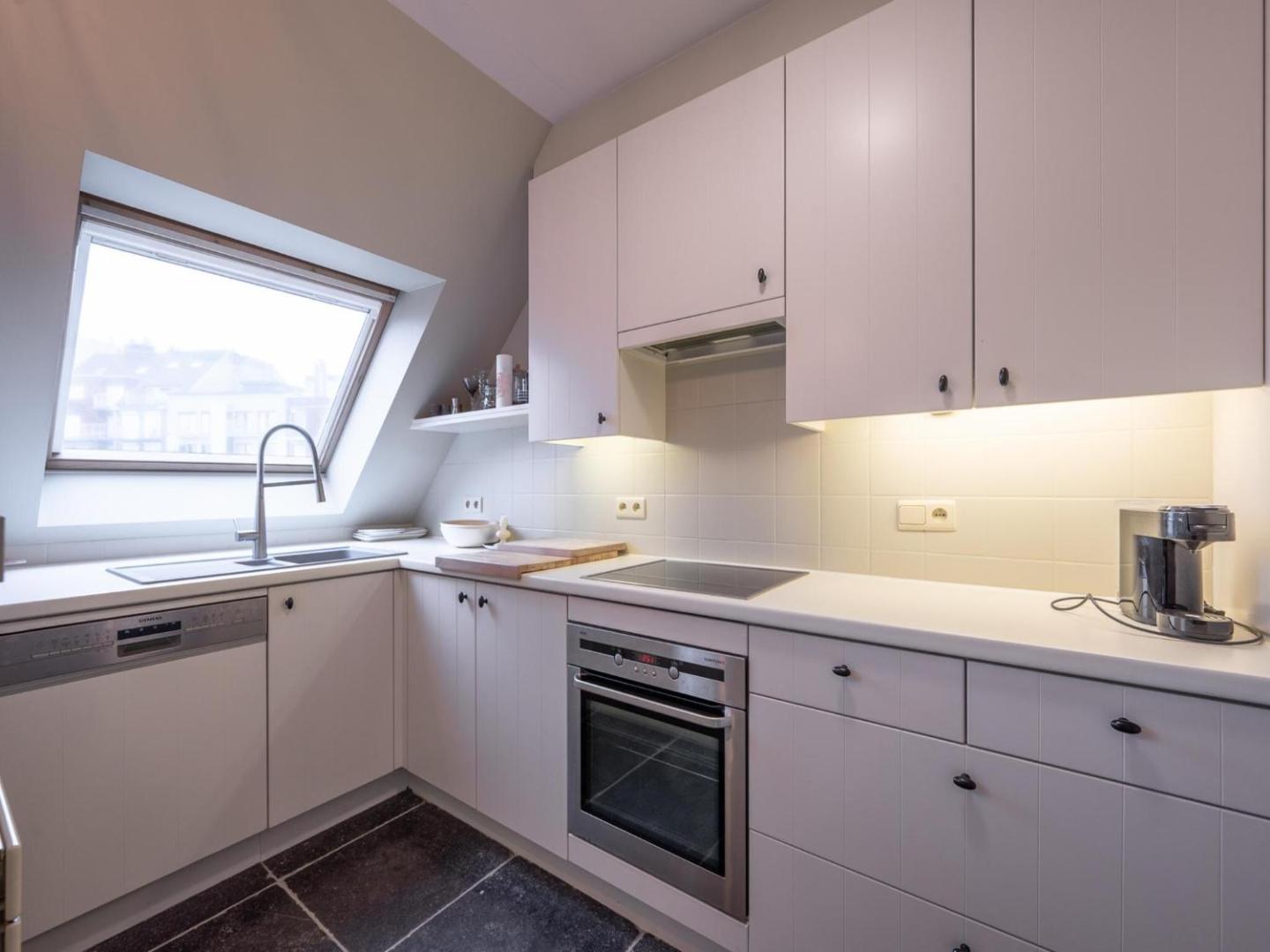 Duplex in Knokke-Heist near the Beach photo 3