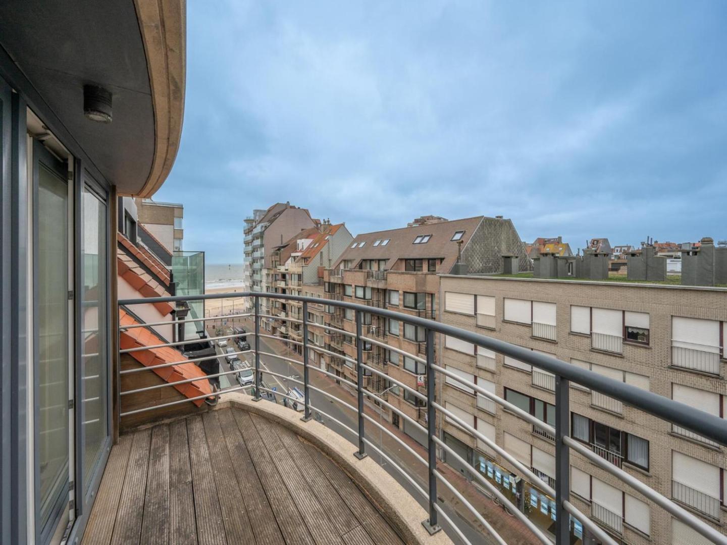 Duplex in Knokke-Heist near the Beach photo 5