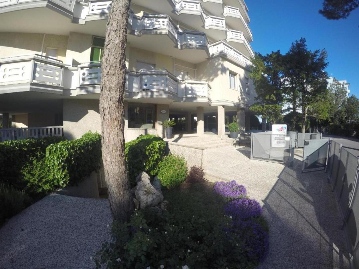Functional studio flat in a residence in Caorle photo 9