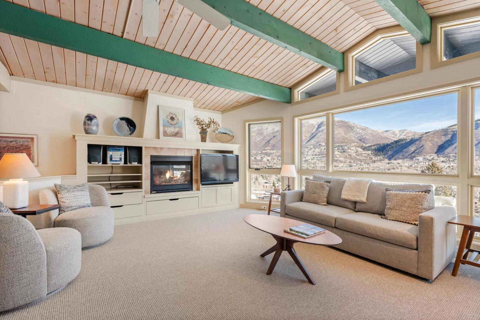 Fotografie 2: Shadow Mountain Unit 19, Charming Ski-In, Ski-Out Condo with Great Views and Pool Access