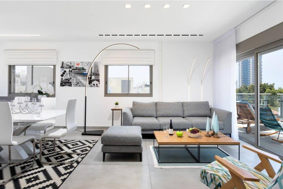 Billede 2: 3BR Duplex with Stunning Outdoors by HolyGuest