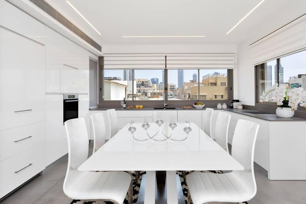 Billede 4: 3BR Duplex with Stunning Outdoors by HolyGuest