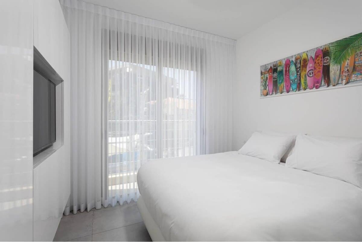 Billede 9: 3BR Duplex with Stunning Outdoors by HolyGuest