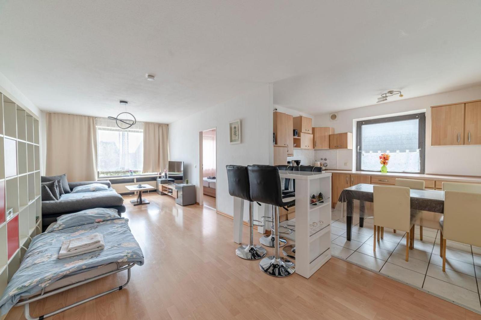 Foto 2: Schöne, möblierte Wohnung mit Balkon und Tiefgarage
