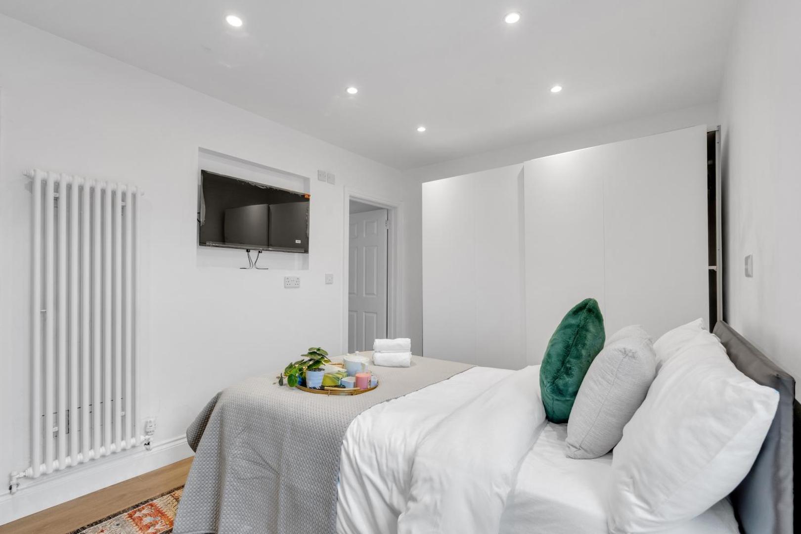 Bild 3: Leaf & Lounge - Free Parking , En-Suite, Near Wembley